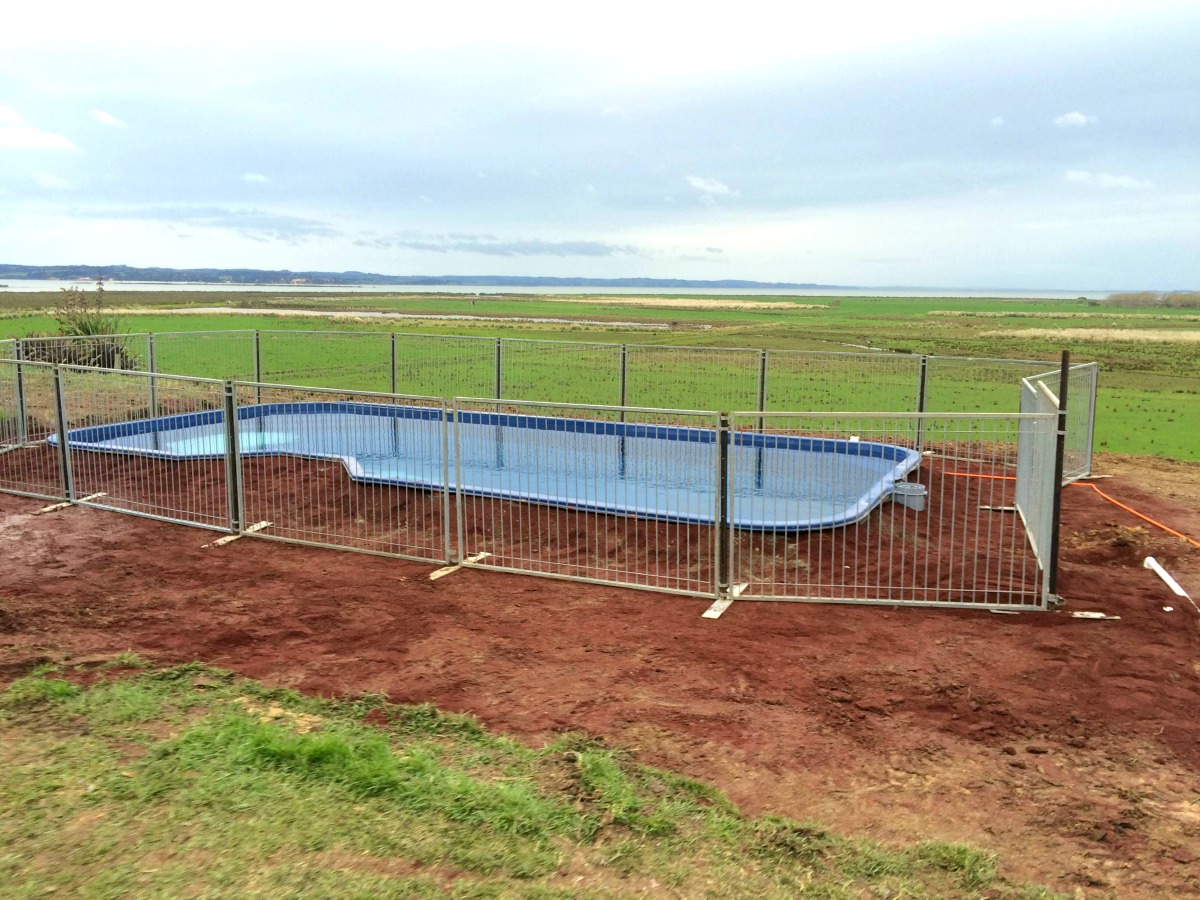 Rural_Swimming_Pool_Fence_4.jpg